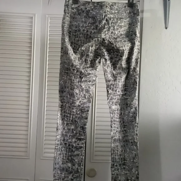 CAbi Skinny Jeans Jeggings Camo Blue Gray Style 604 Size 4 - Picture 6 of 11